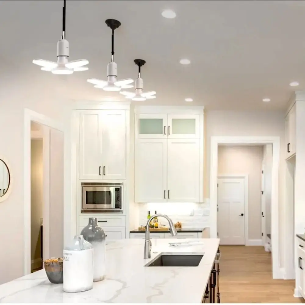 

High Quality Plastic Fan-Shaped LED Bulb White AC 220V 28W Ceiling Lighting Foldable Collapsible LED Light Warehouse