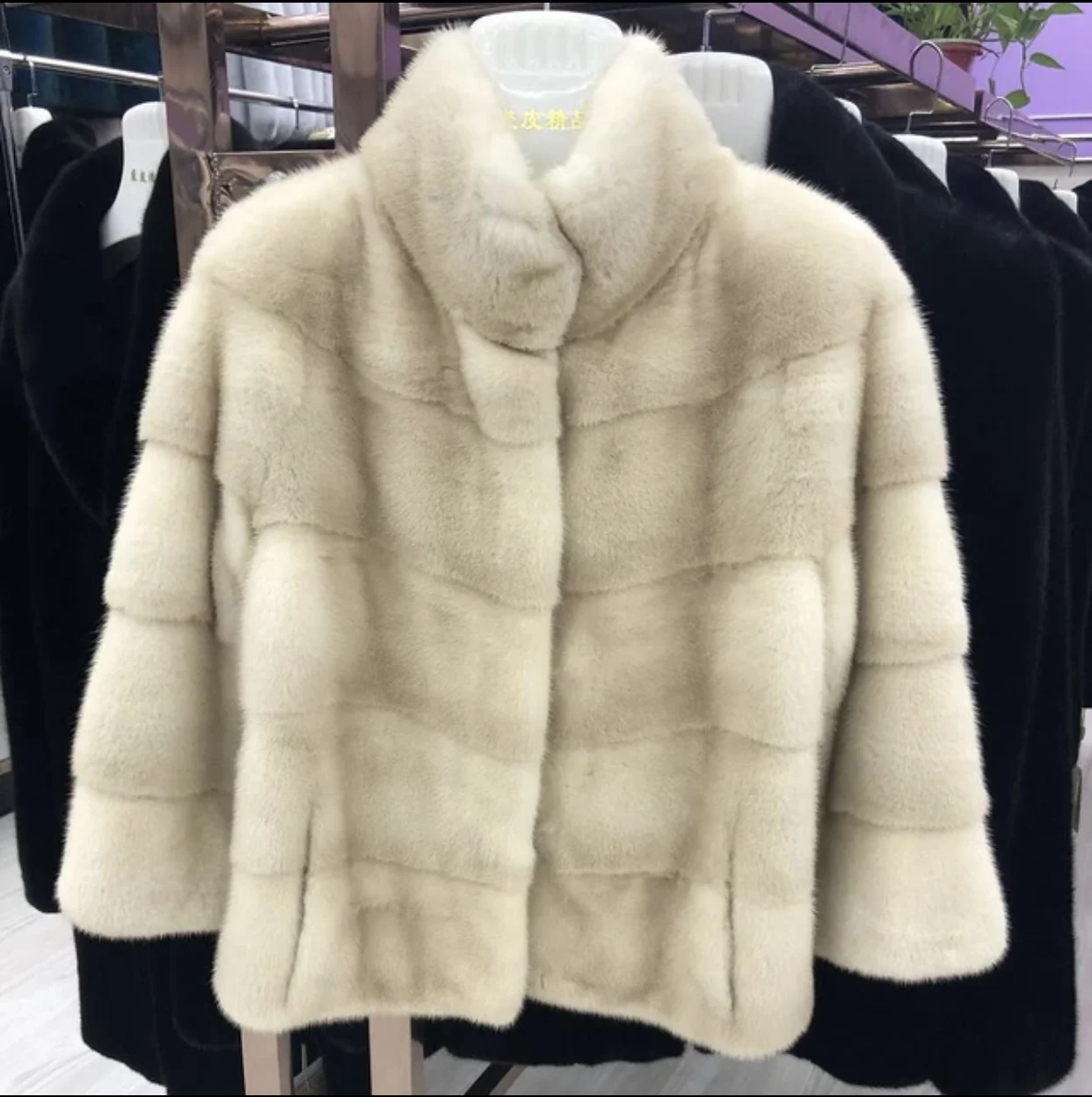 ขนสัตว์Minkจริงแจ็คเก็ตธรรมชาติMinkแจ็คเก็ตสุภาพสตรีสั้นMink Fur JacketยุโรปStreetแฟชั่นสไตล์สบายๆ