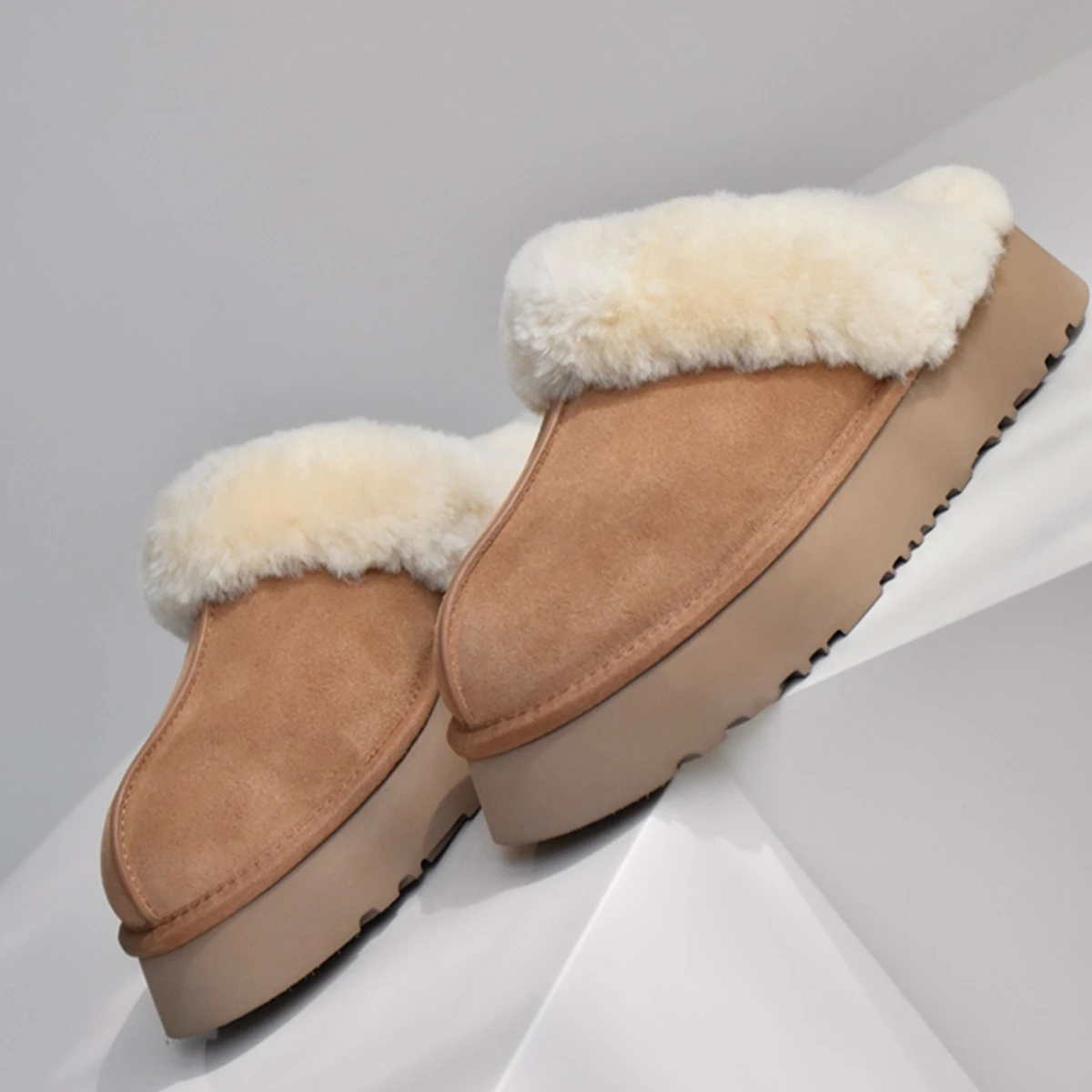 

Withered Nordic Winter FurIntegrated Wool Shoes Women Minimalist Fashion Ladies Khaki Thick Soled Half Slippers Women