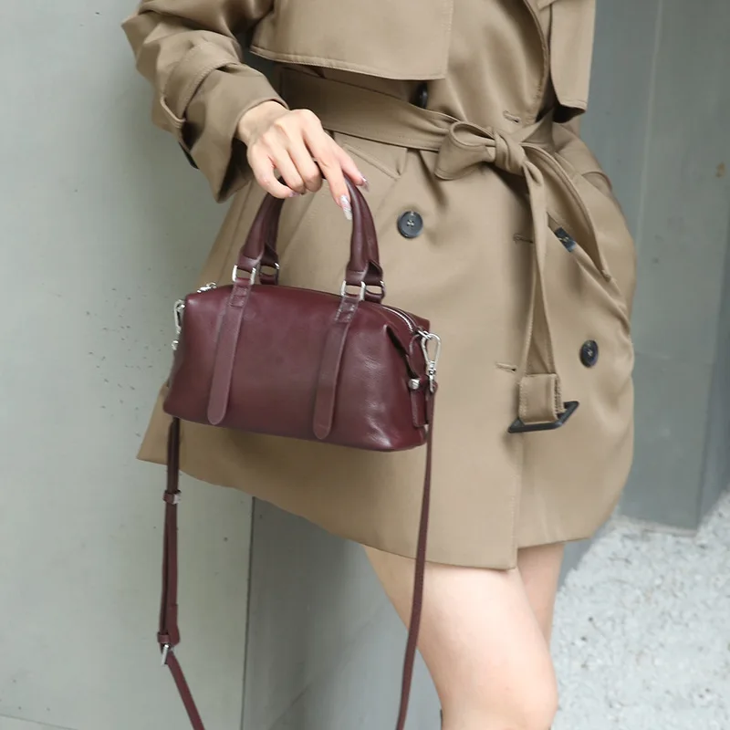 

Women's handbag for work commute, genuine leather messenger bag, vegetable tanned top layer cowhide retro shoulder Boston bag