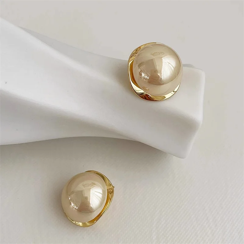 Metal Round Gold Color Pearl Earrings For Women Vintage Elegant Irregular Temperament Earrings Wedding Jewelry Brincos