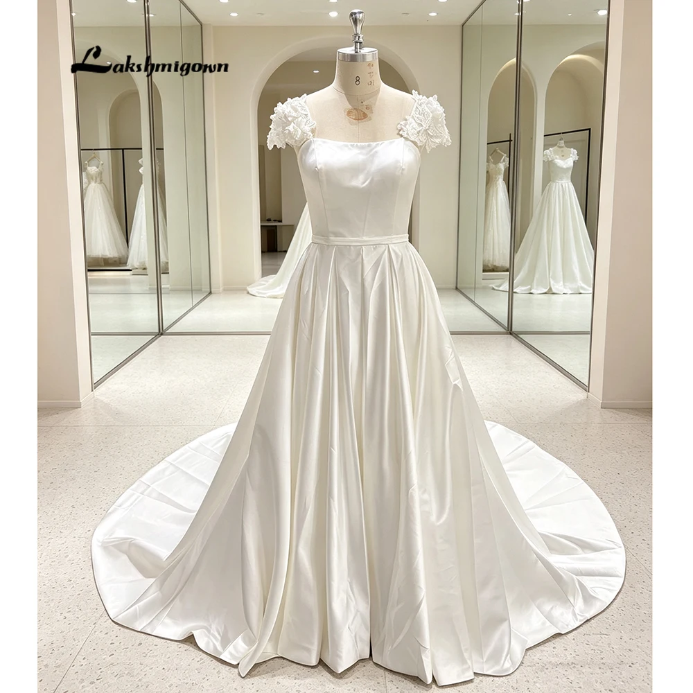 Lakshmigown Hochzeitskleid mit quadratischem Ausschnitt aus Satin, A-Linie, Spitzenärmeln, Hofschleppe, Brautkleid, Vestidos de Nova, maßgeschneidert. – Detail 5