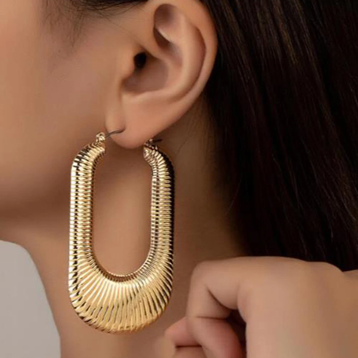 1 Pair of Simple Elegant and Versatile Retro Fashion U-Shaped Earrings