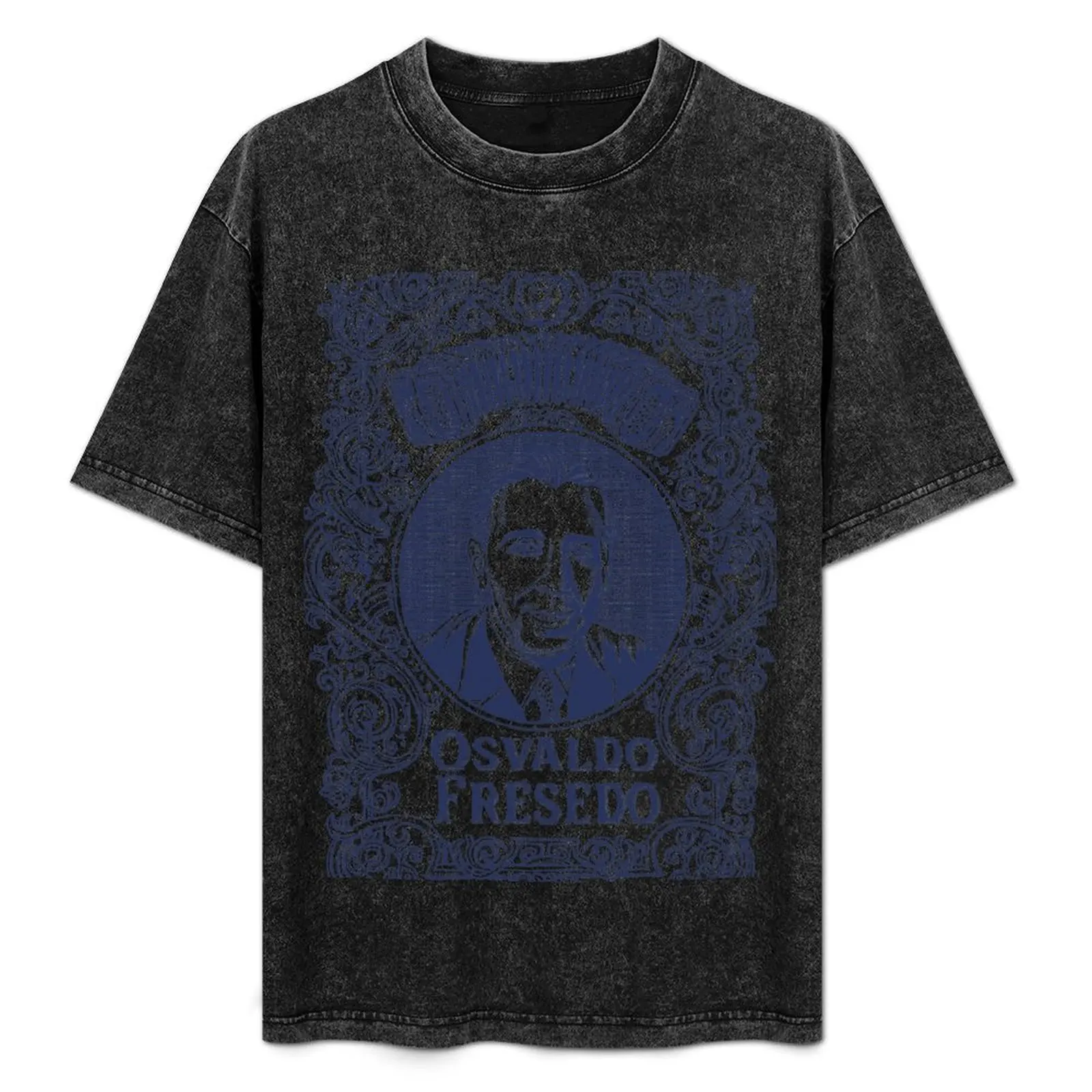 Osvaldo Fresedo en camiseta azul informal para todo tipo de clima de manga corta