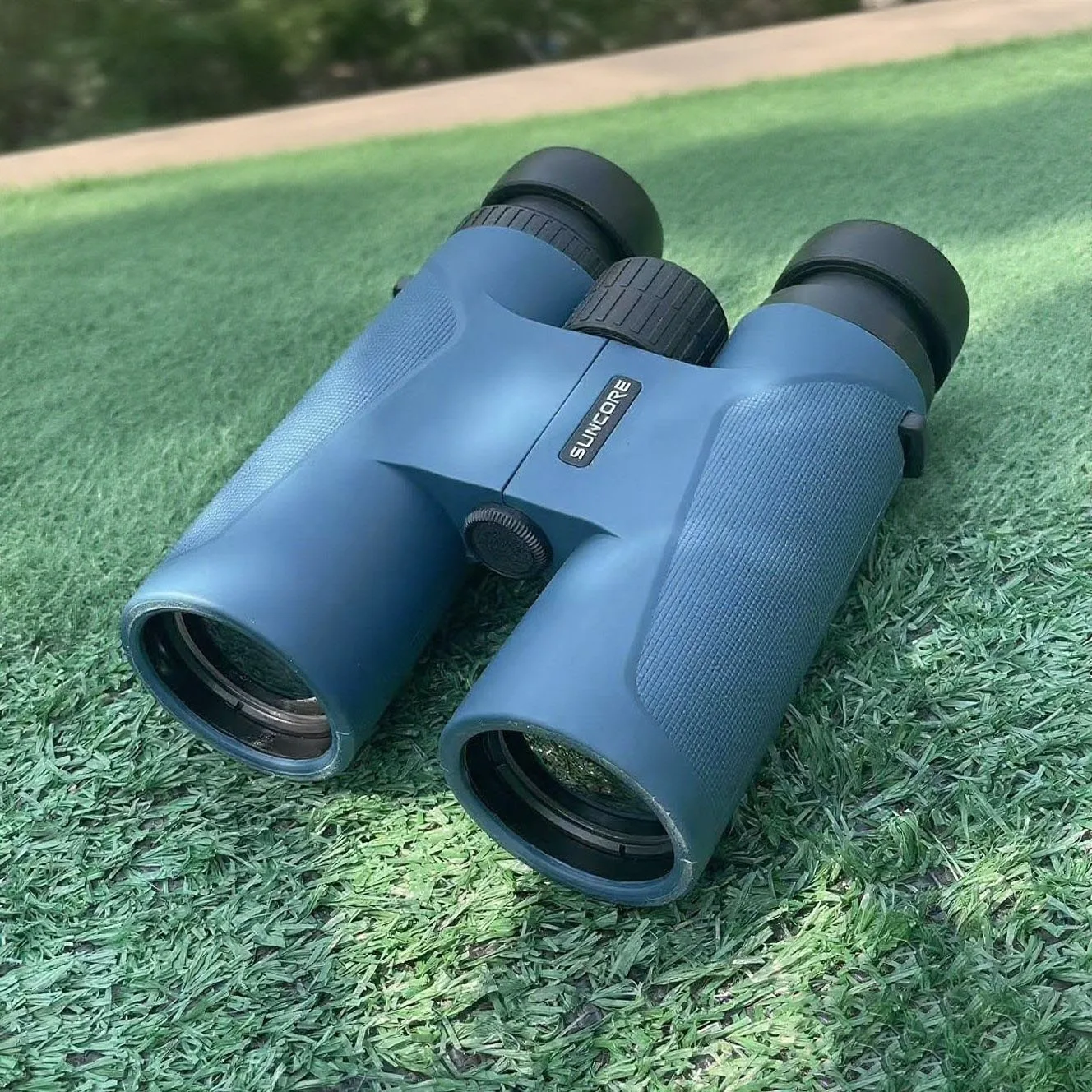 

Бинокулярный телескоп SUNCORE 10x HD - FMC с полным HD-покрытием для четкого изображения | Резиновая защита Triple Protection | Подходит для охоты, наблюдения за птицами.