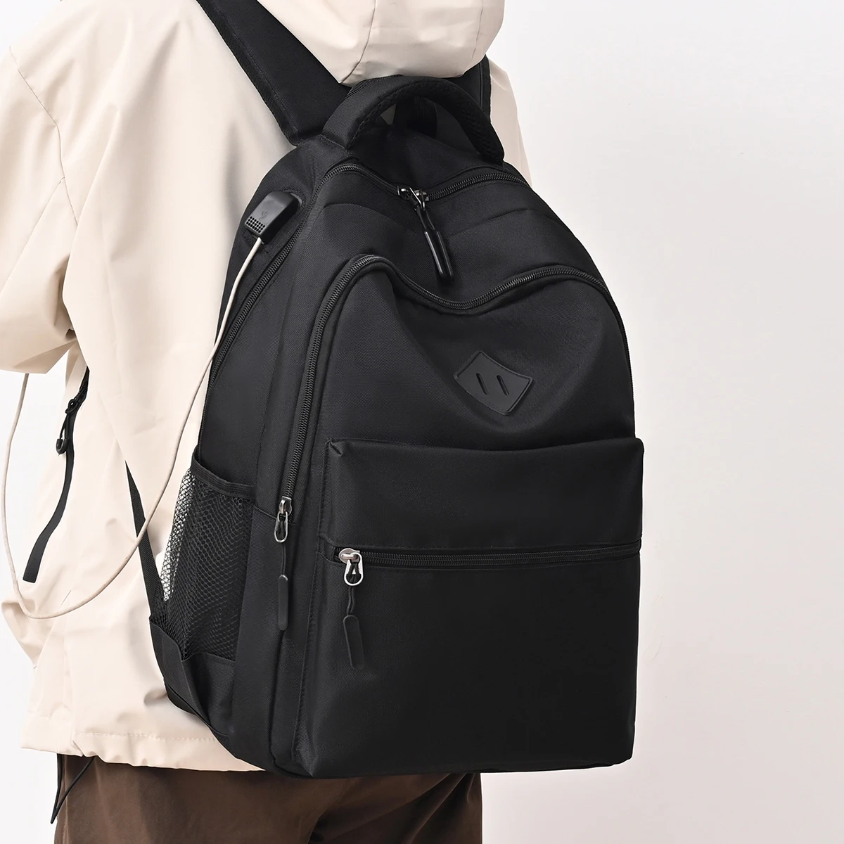 

Men's Backpack, Multi-Functional Computer Bag, Large-Capacity Leisure Travel Bag, School Bag for Junior High School Students, High School Students, and College Students