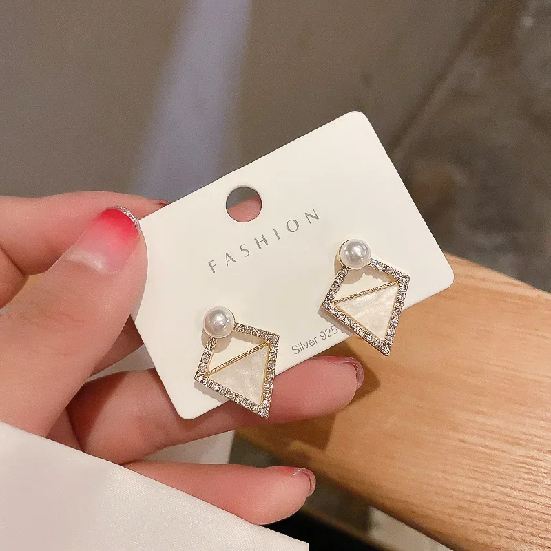 المعين كامل كريستال تقليد اللؤلؤ قرط الاذن المرصع للنساء هندسية الإناث الحلو المجوهرات بالجملة الزفاف هدية الكريسماس