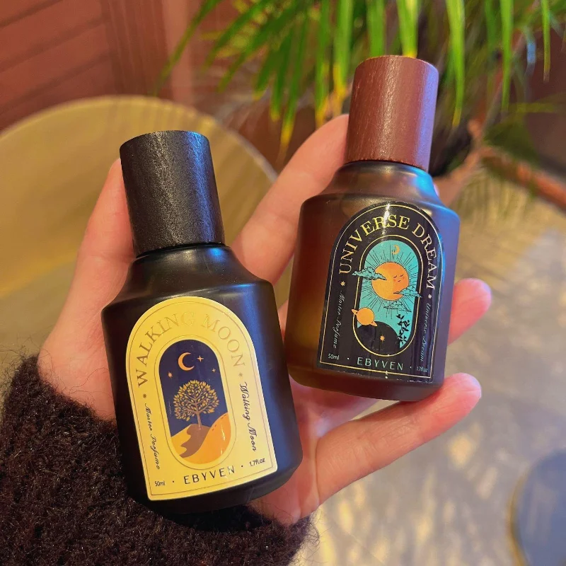 

Korean Unisex Woody Perfume Mixed Woody Floral Fruity Lasting Fresh Light Perfume Charming Men Women Dating Fragrance Mist 50ml