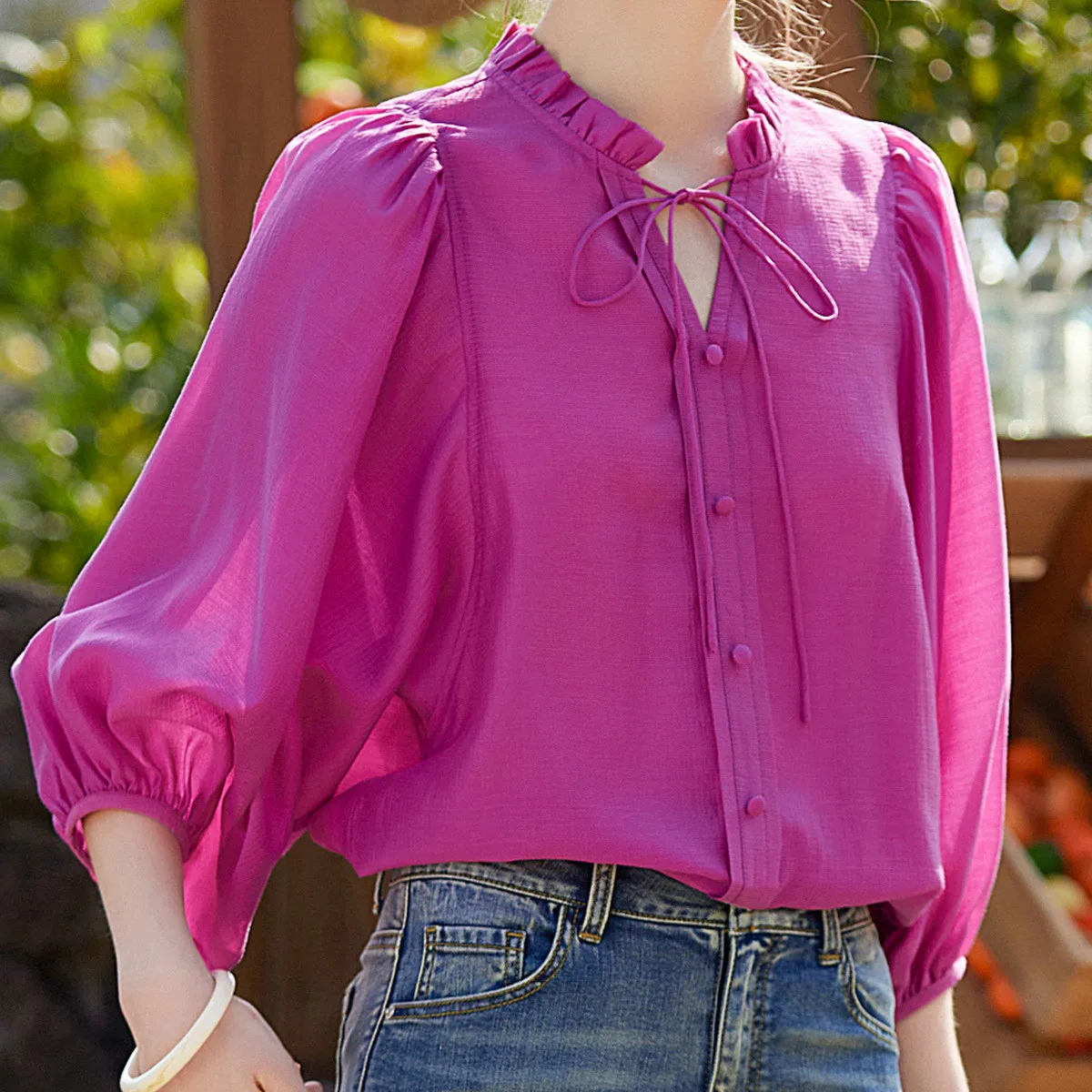 LOUIS YAO Nieuwe Houten Oorrand Ronde Hals Stropdas Damesoverhemd 2025, Lente Geen elastische Retro Effen Kleur Bubble Mouw Los overhemd