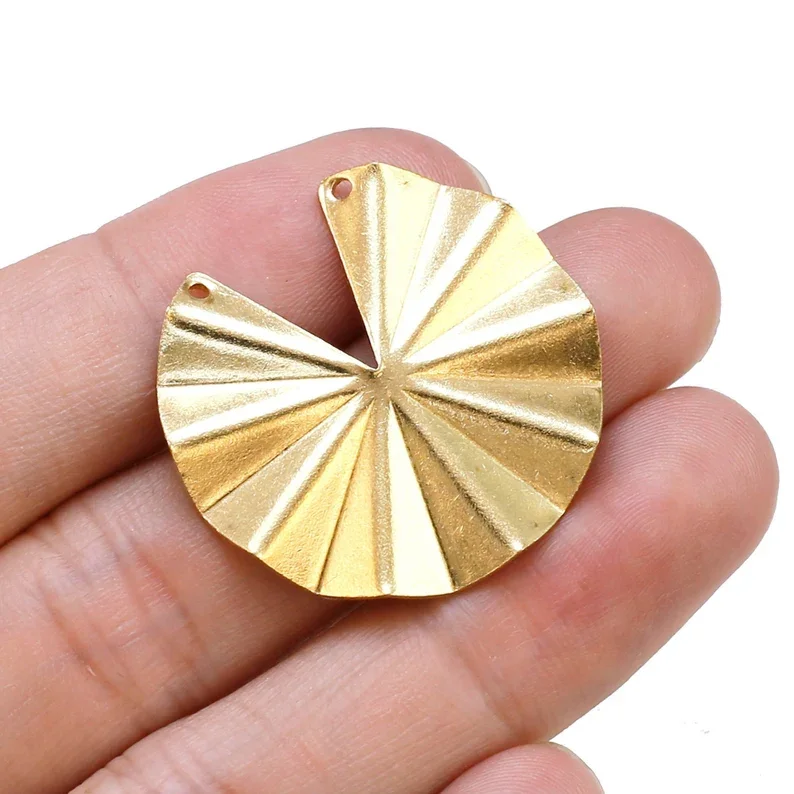 

10pcs Wavy Round Earring Charms, Brass Connector, Round Brass Findings, 30x29mm, Necklace Pendant, Jewelry Making R2537