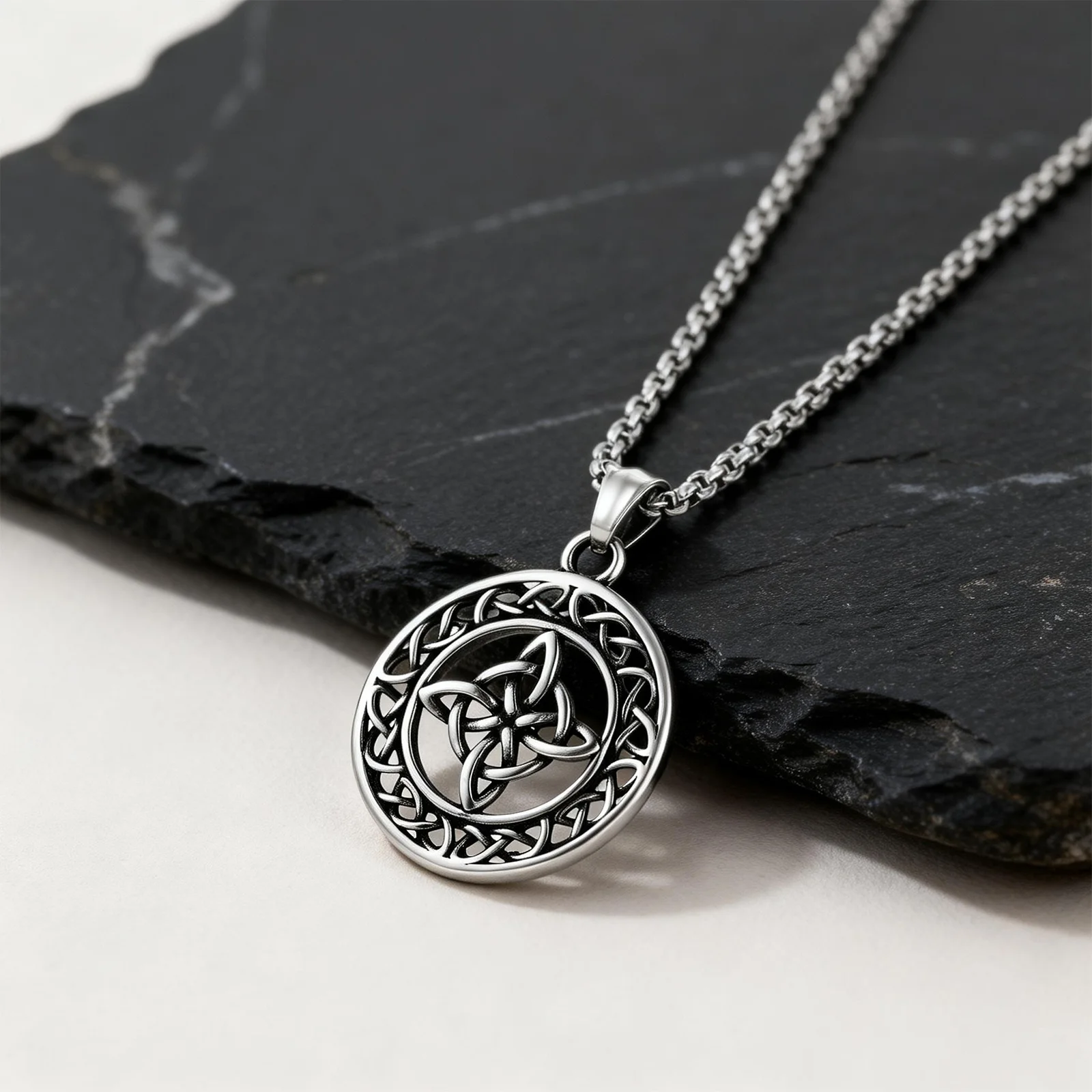 Vintage-Halskette mit keltischem Knoten für Männer und Jungen, runde Halskette mit Anhänger aus Edelstahl, Punk-Amulett-Schmuck, Geschenk – Detail 4