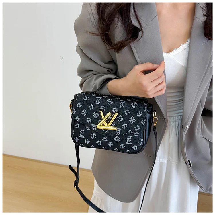 European Style Crossbody Bag 2026, Elegant Small Shoulder Bag, Versatile Day-to-Night Purse, Chic & Functional