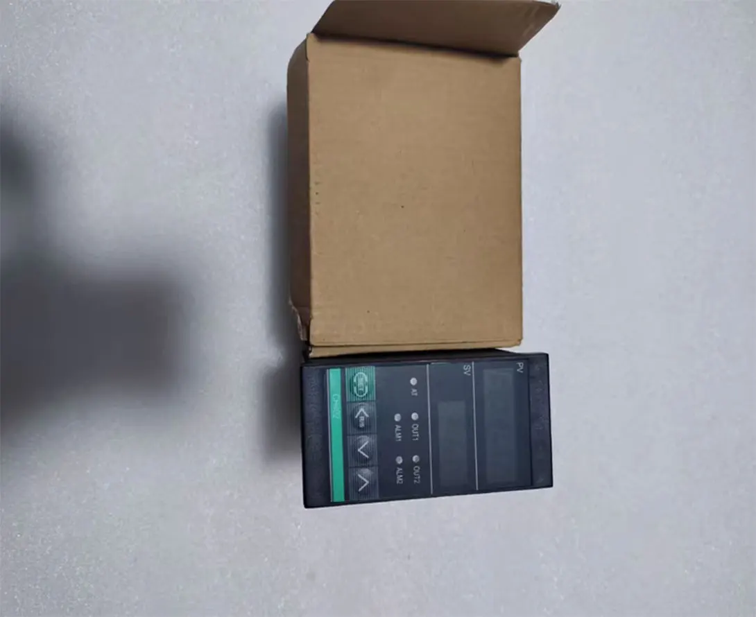 

Brand new Temperature Controller CH402 100TO240VAC 50/60HZ 7VA One-year warranty