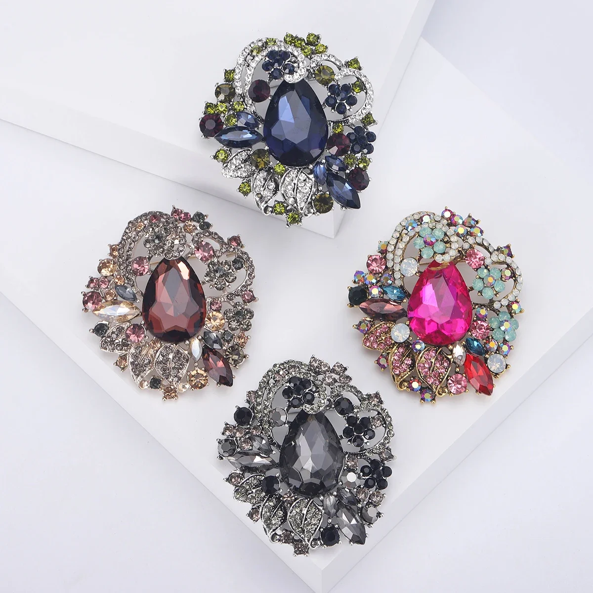 Crystal Glass Brooches for Women Unisex Rhinestone Flower Pins Event Party Backpack Decoration Clothes Accessories