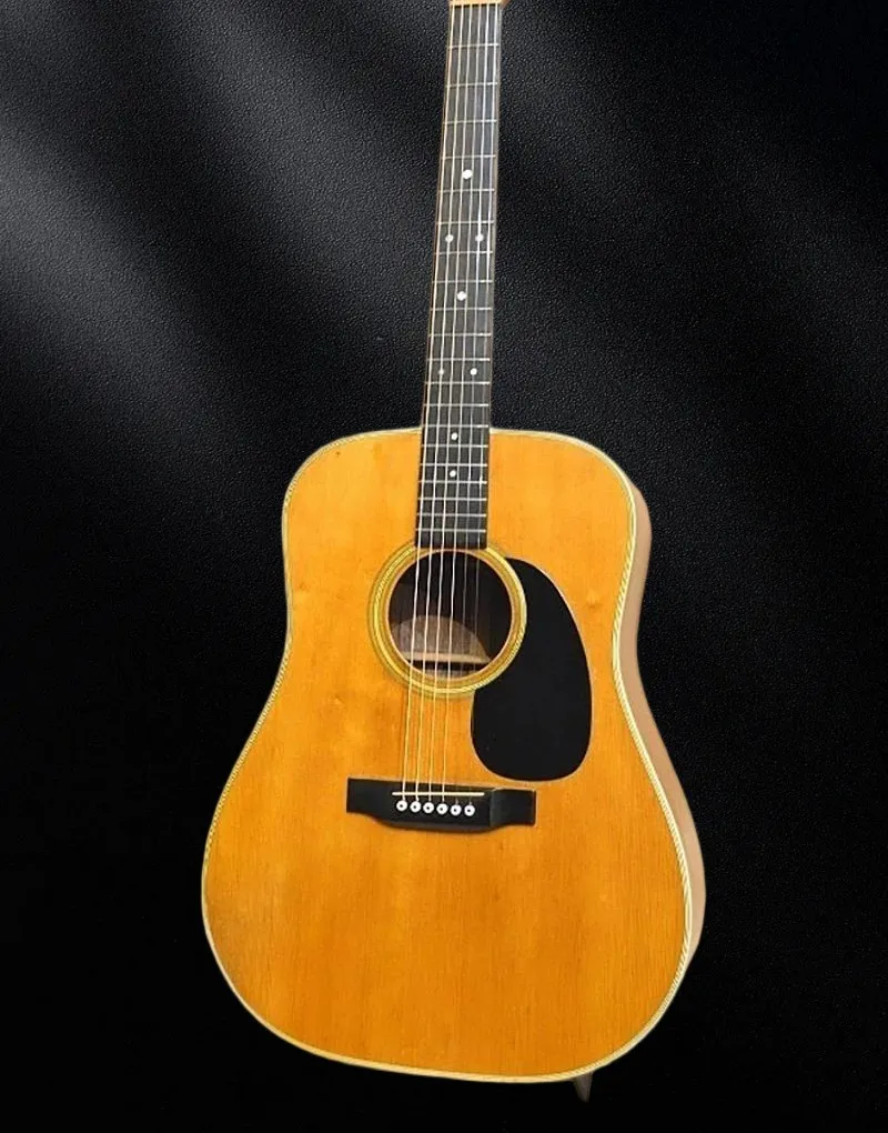 Guitarra acústica 2026 hot D 28 1979, igual a la de las imágenes.