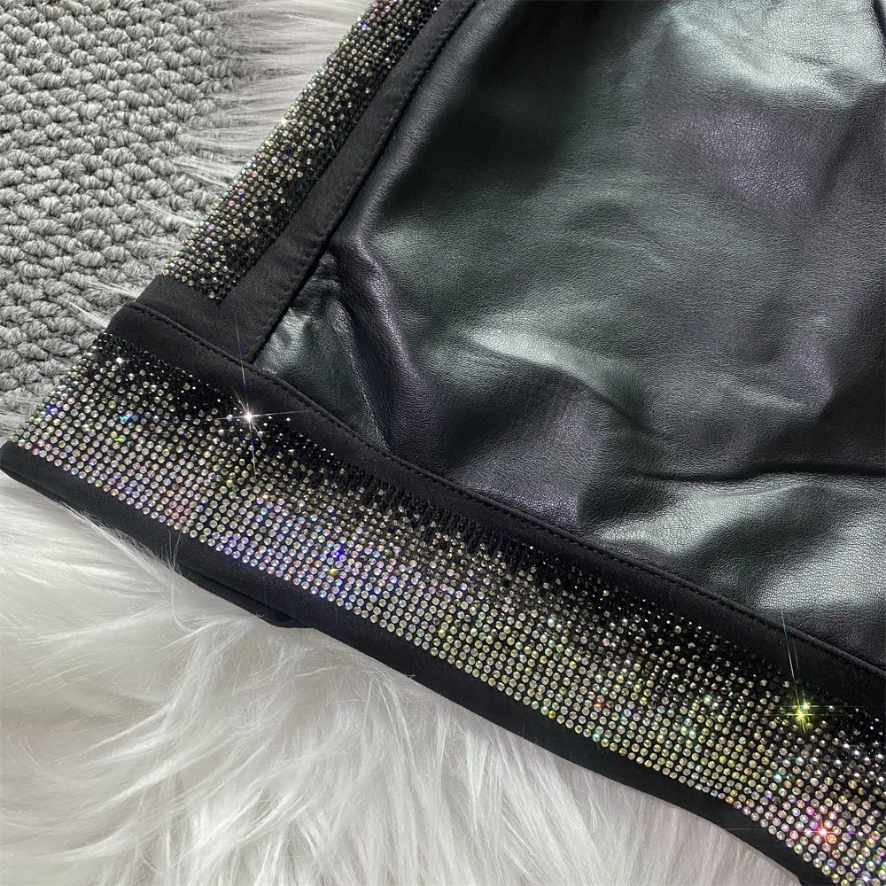 Pantaloncini in pelle forati a caldo per donna 2025 Autunno Inverno Nuovi pantaloncini per stivali da indossare esterni a vita alta in pelle PU larghi a gamba larga