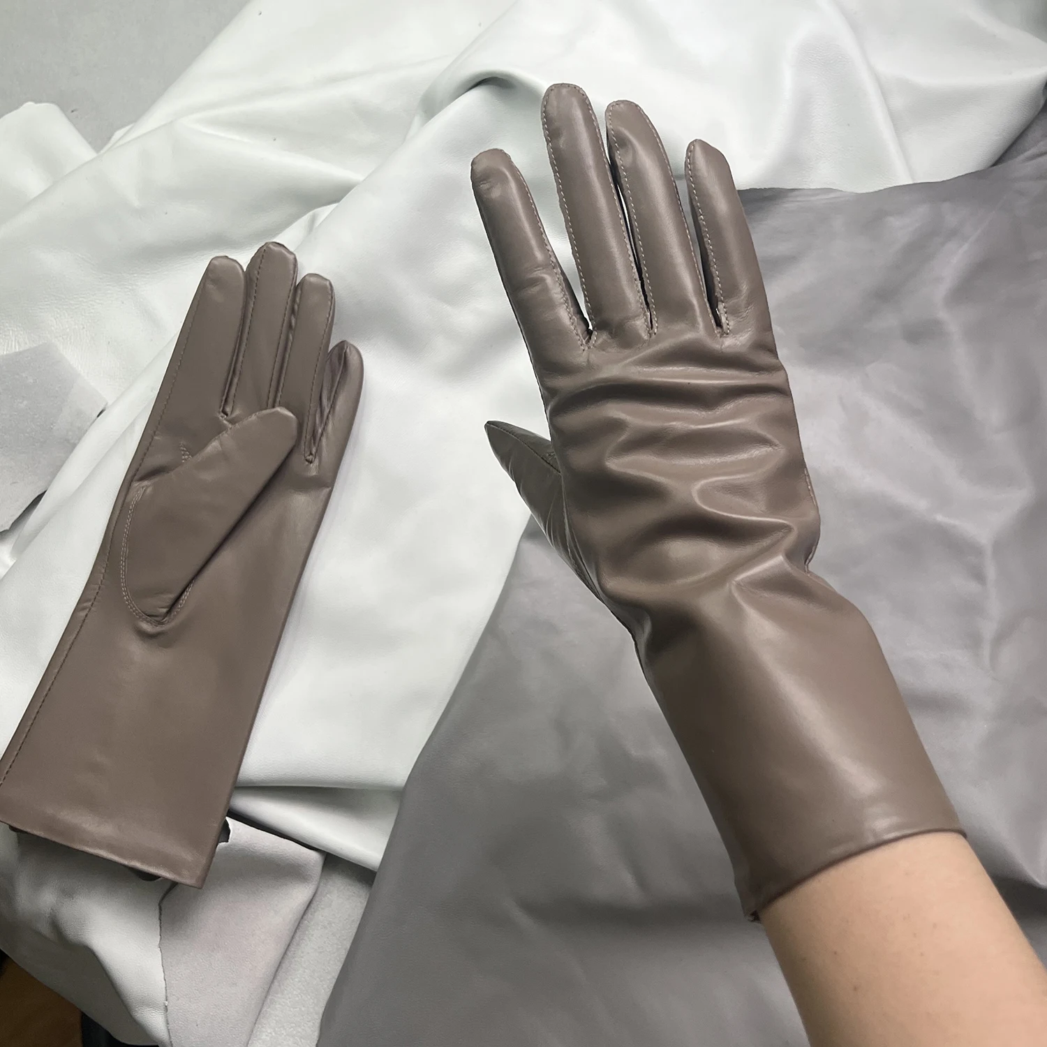 fashion-sheepskin-gloves-men's-leather-gloves-women's-straight-mid-section-driving-gloves