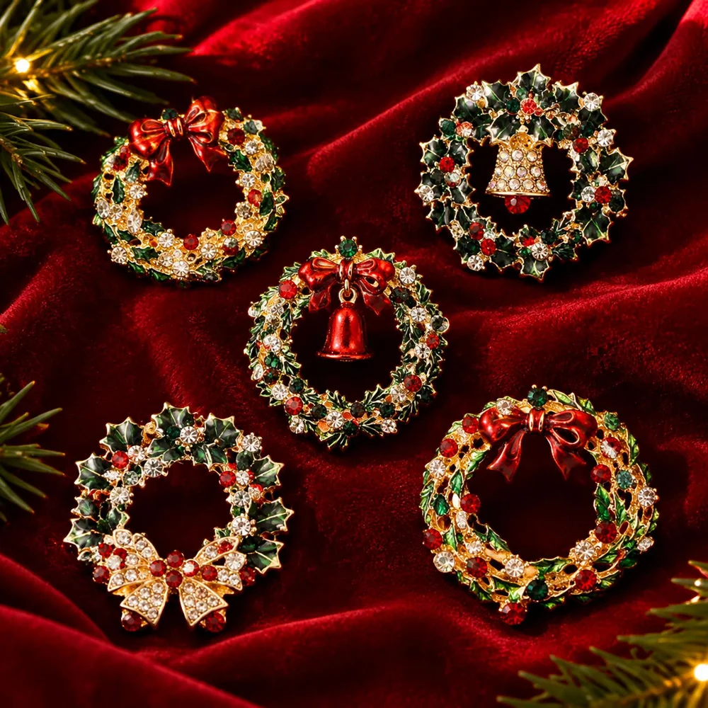 Christmas Wreath Brooch Holly Leaf Bow Bell Rhinestone Enamel Lapel Pin Xmas Garland Brooch Women Holiday Party Accessory