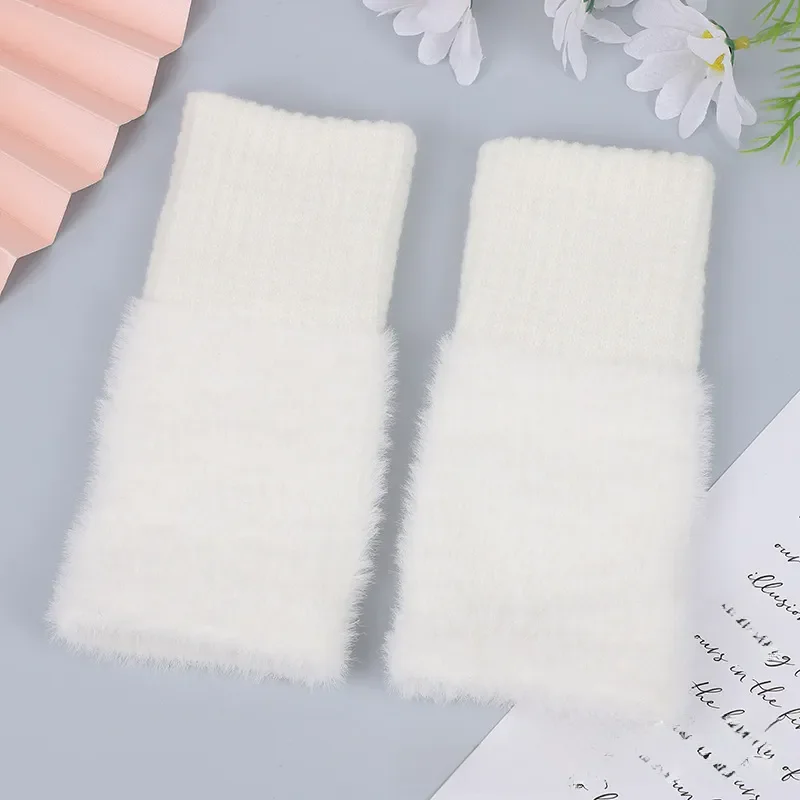 قفازات نسائية نصف اصبع قطيفة دافئة طويلة جدًا وسميكة بدون أصابع للاستخدام في الشتاء الذي يعمل باللمس