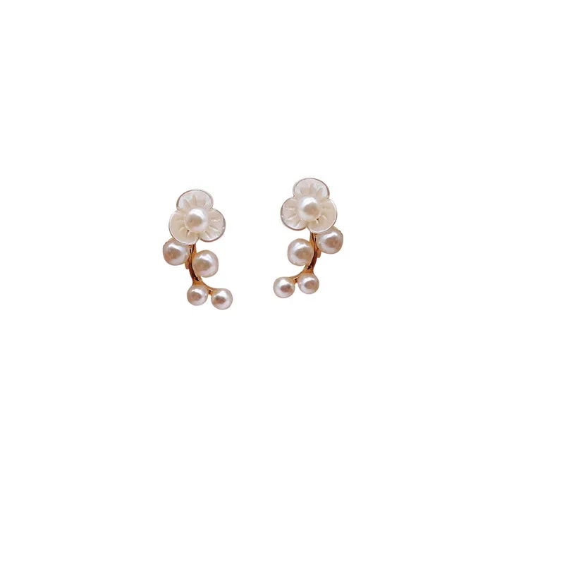 GRACE JUN New Arrival Baroque Temperament Clip on Earrings Sweet Pearl Flower Mosquito Coil Ear Clip Earrings Female Jewelry