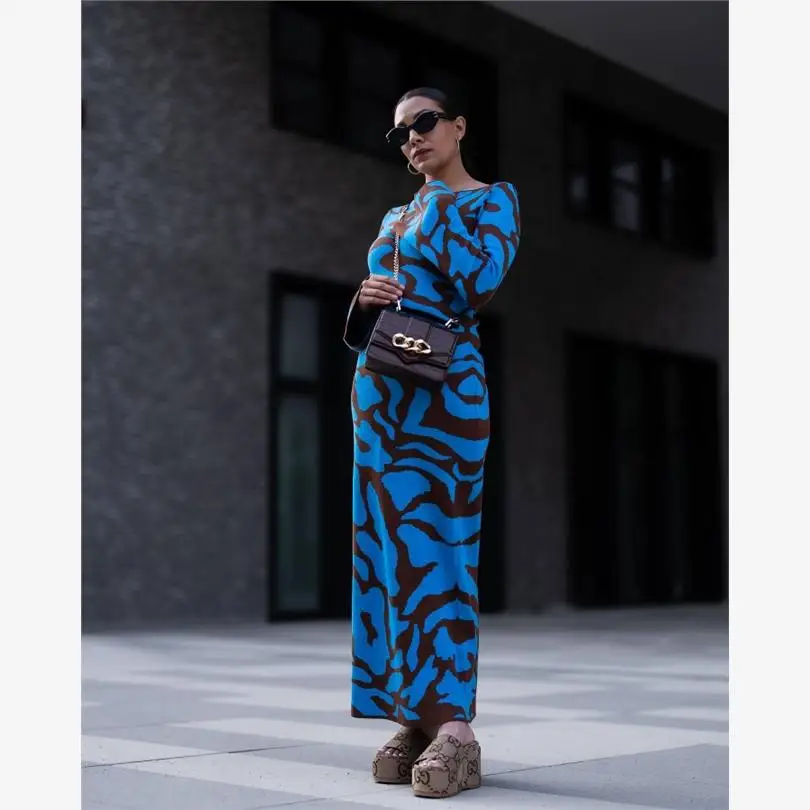 니트 롱 드레스 라운드 넥 벨 슬리브 자수 슬림핏 맥시 드레스 가을 겨울 패션 엘레 슬레 여성 드레스