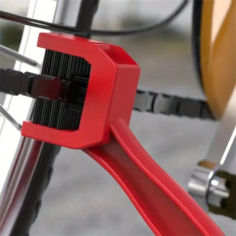

1pc Red Bicycle Chain Brush - Three-Sided Square Head Design, Also Suitable for Motorcycles, Aids in Chain Cleaning