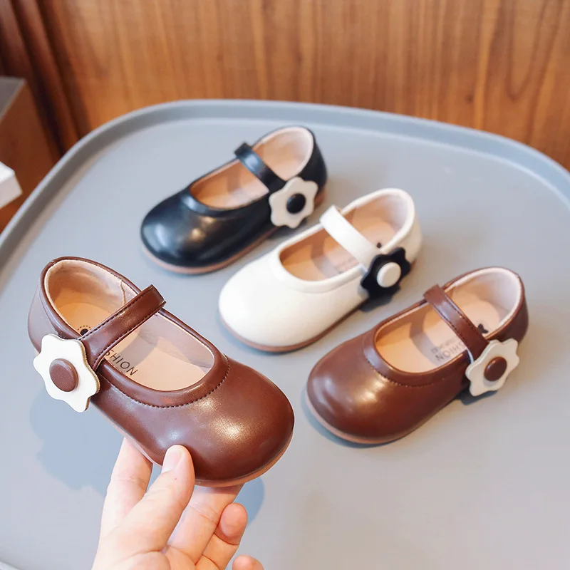 Sepatu Princess sol lembut untuk anak perempuan, sepatu tunggal gaya asing bayi perempuan kacang tengah baru musim gugur 2024