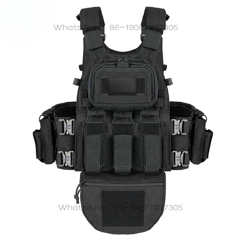 

Четыре металлические пряжки, жилет с быстрым сбросом за один клик, десять дополнительных сумок, передняя двухслойная тройная сумка для снаряжения.