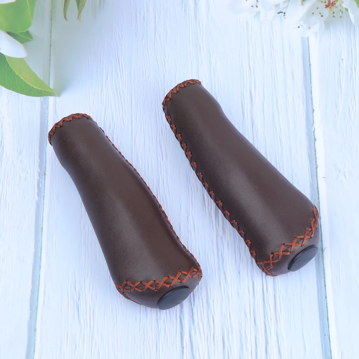 1 زوج ستوكات المقود القبضات Tpr عدم الانزلاق امتصاص الصدمات تصميم مريح للدراجة البني غطاء الخياطة اليدوية