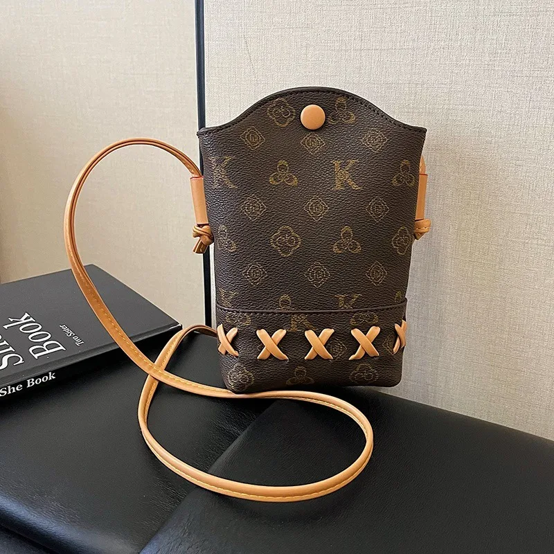 

Новинка! Корейская модная нишевая сумка-кроссбоди для телефона в корейском стиле для женщин: трендовая, повседневная, универсальная, для поездок на работу, маленькая квадратная сумка через плечо