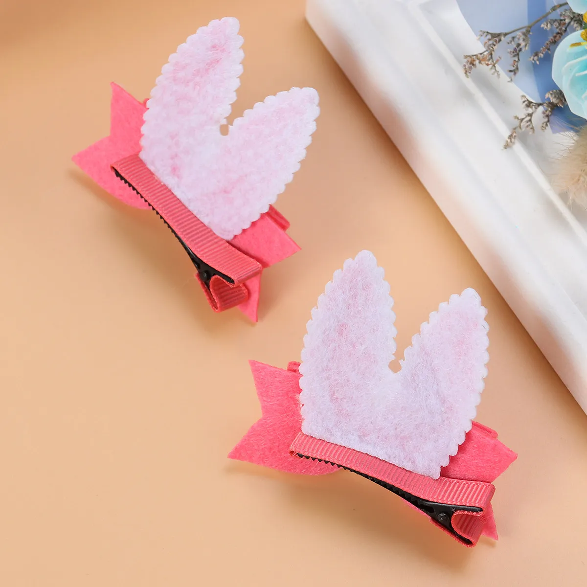 

4Pcs Bow and Rabbit Ear Hair Clips Stylish Hairpins for Children Perfect for Holiday Party Everyday Decoration