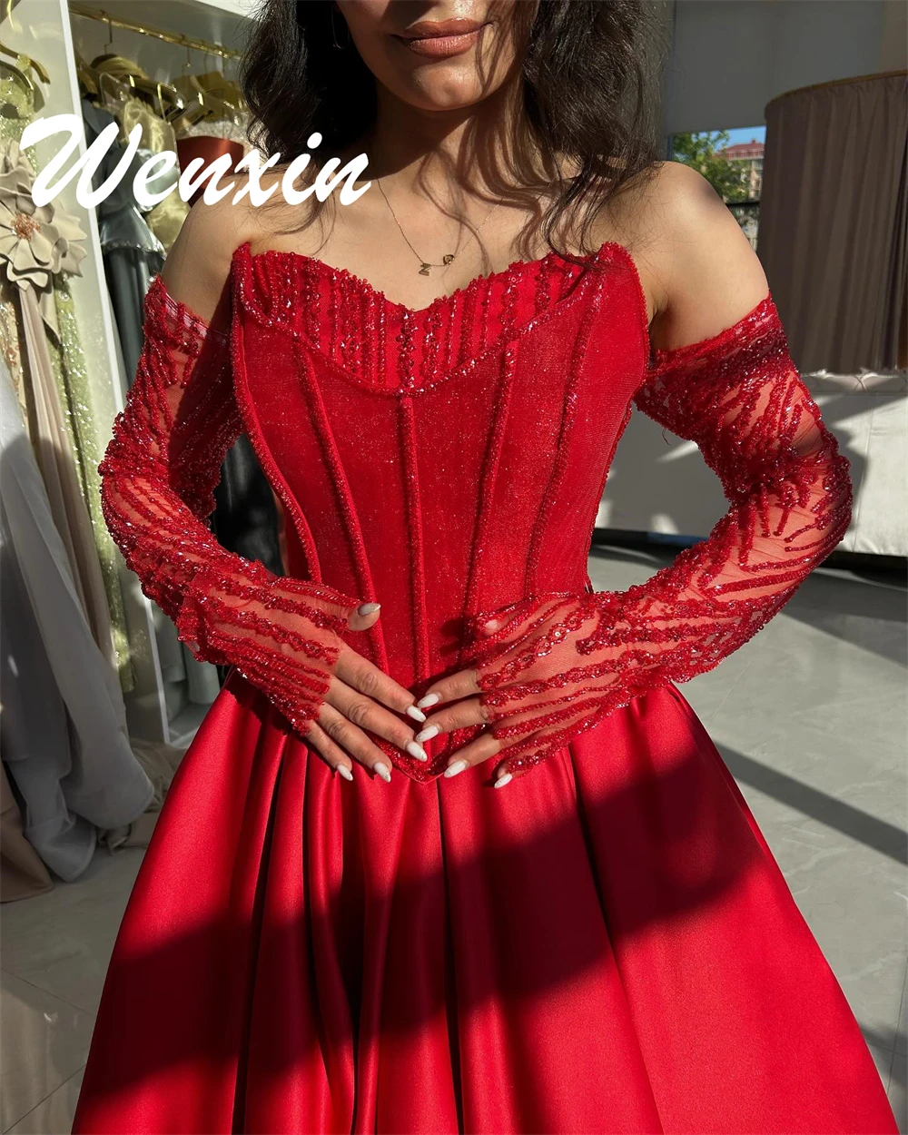 Robes De soirée en Satin rouge moderne personnalisées, sans bretelles, manches longues, robes De soirée De luxe