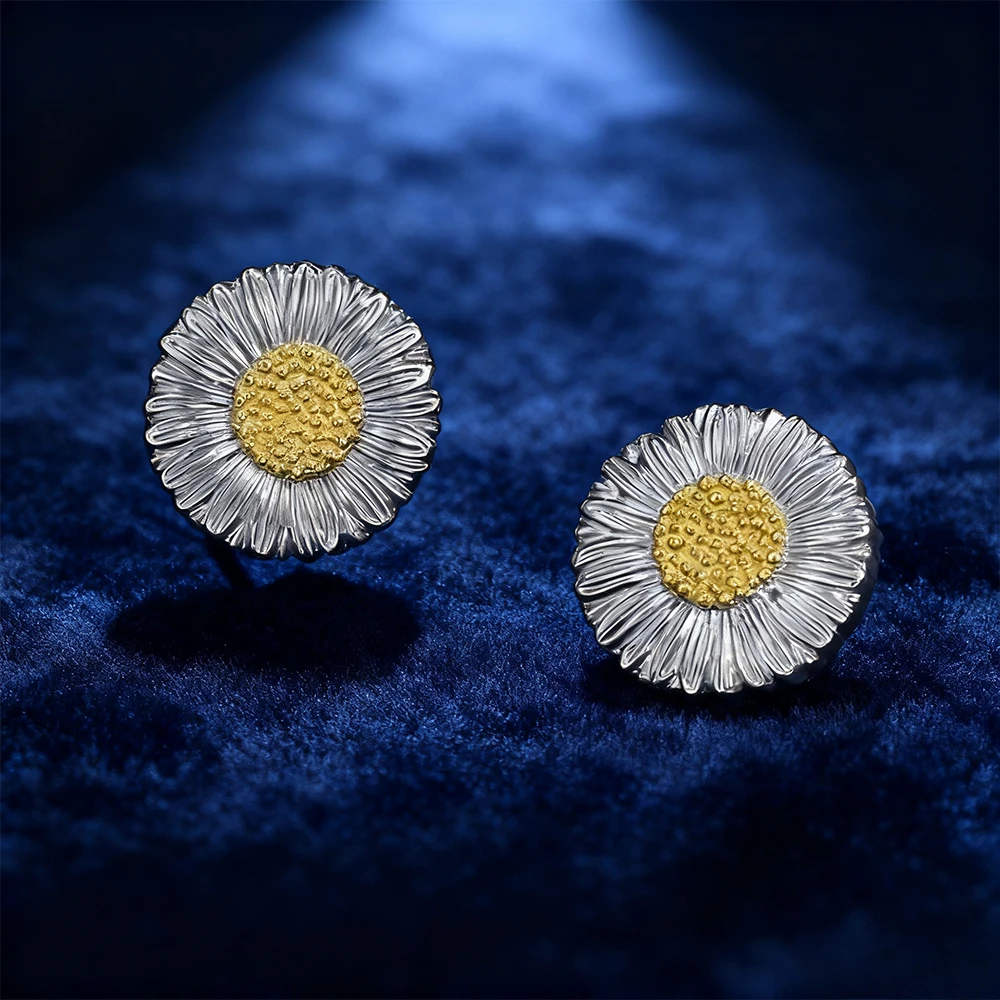 

Little Daisy Stud new Ladies Italian craft high sense classic earrings trend 2025 Trendy Jewelry