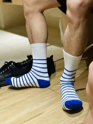 Men's Socks Fashion Striped Design Socks Sweat Absorbing Comfortable Sports Younge Men Middle Tube Stockings