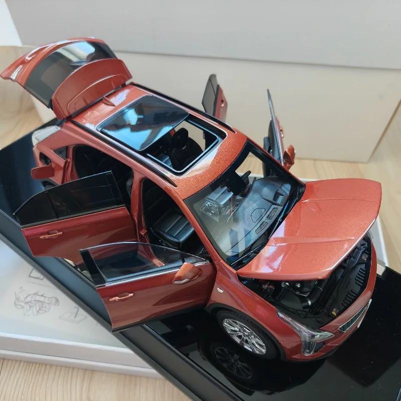 Diecast 1:18 Scale XT4 Older Model Full-Opening Alloy Car Model