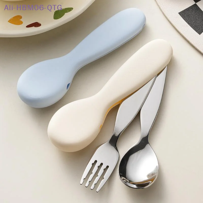 Self Feed Spoon - 新しいステンレス製幼児用スプーンとフォークのセット。BPAフリーのシリコン製収納ケース付き。お子様が自分で食事をするのに適しており、家庭や旅行で使用できます。