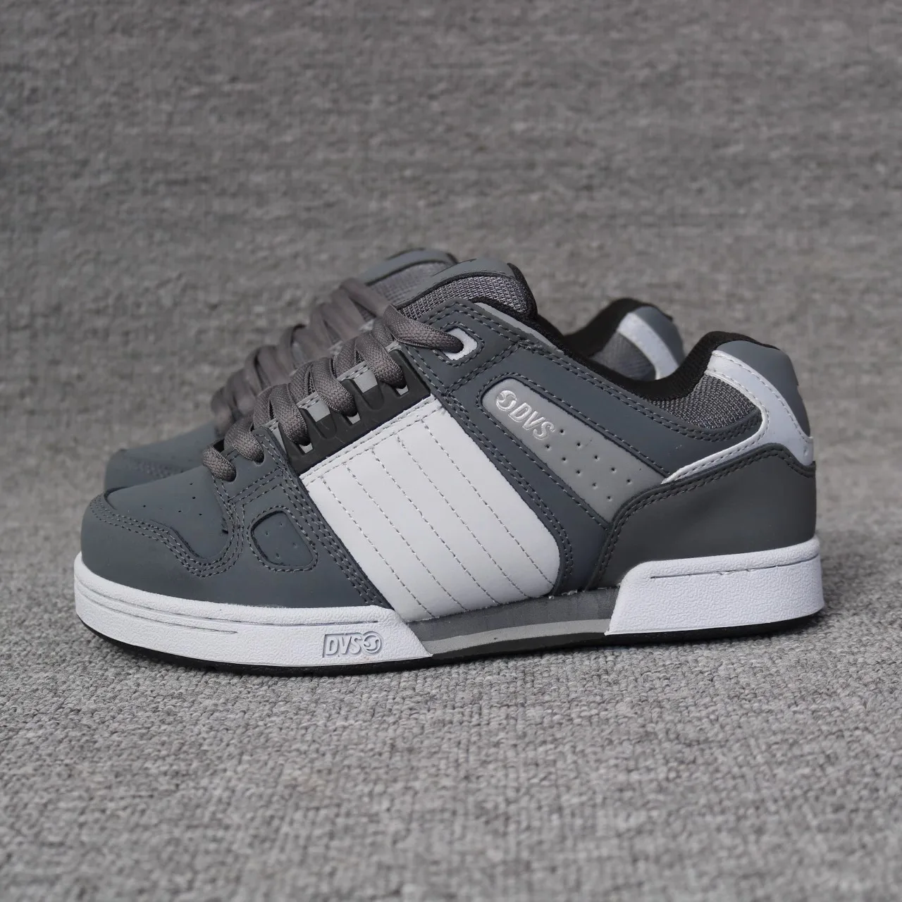 DVS Fallen Bread Skate Shoes Globe Sports Shoes BMX Miniature Car Shoes ES Low Top Lace-Up Anti-Slip Wear-Resistant Rubber Sole