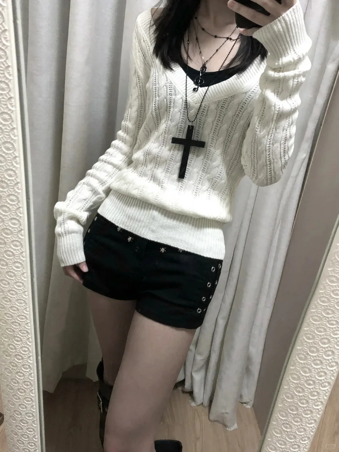 Korean Minimalist White V-Neck Twisted Knitwear Women's Autumn New Waist-Cinching Slimming Beautiful Spicy Girl Single Wear S...