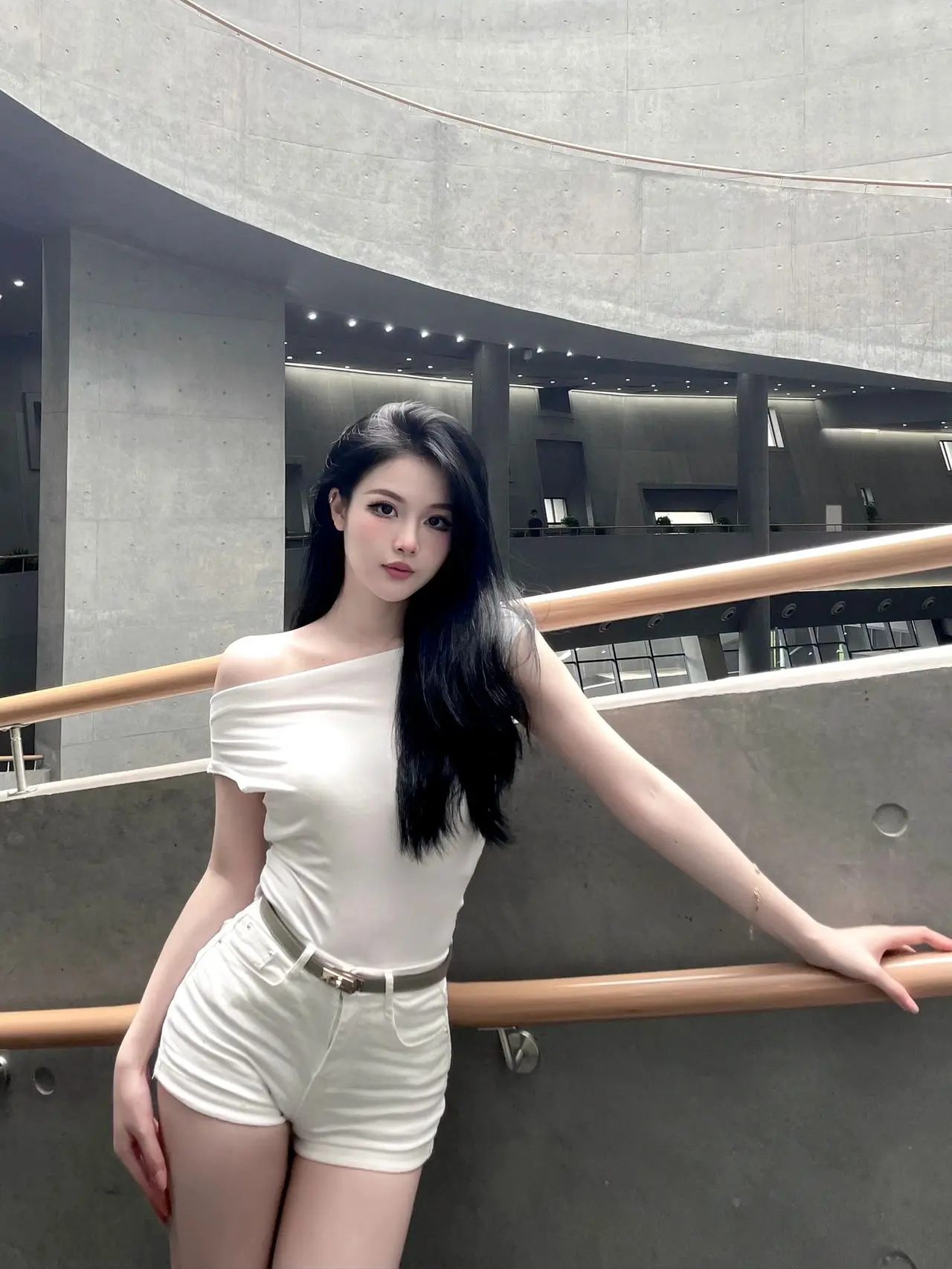 White Denim Short Pants Women's Summer 2024 High Waist Bodycon Sexy Long Leg Effect Pure Desire Style Cotton Stretch Denim