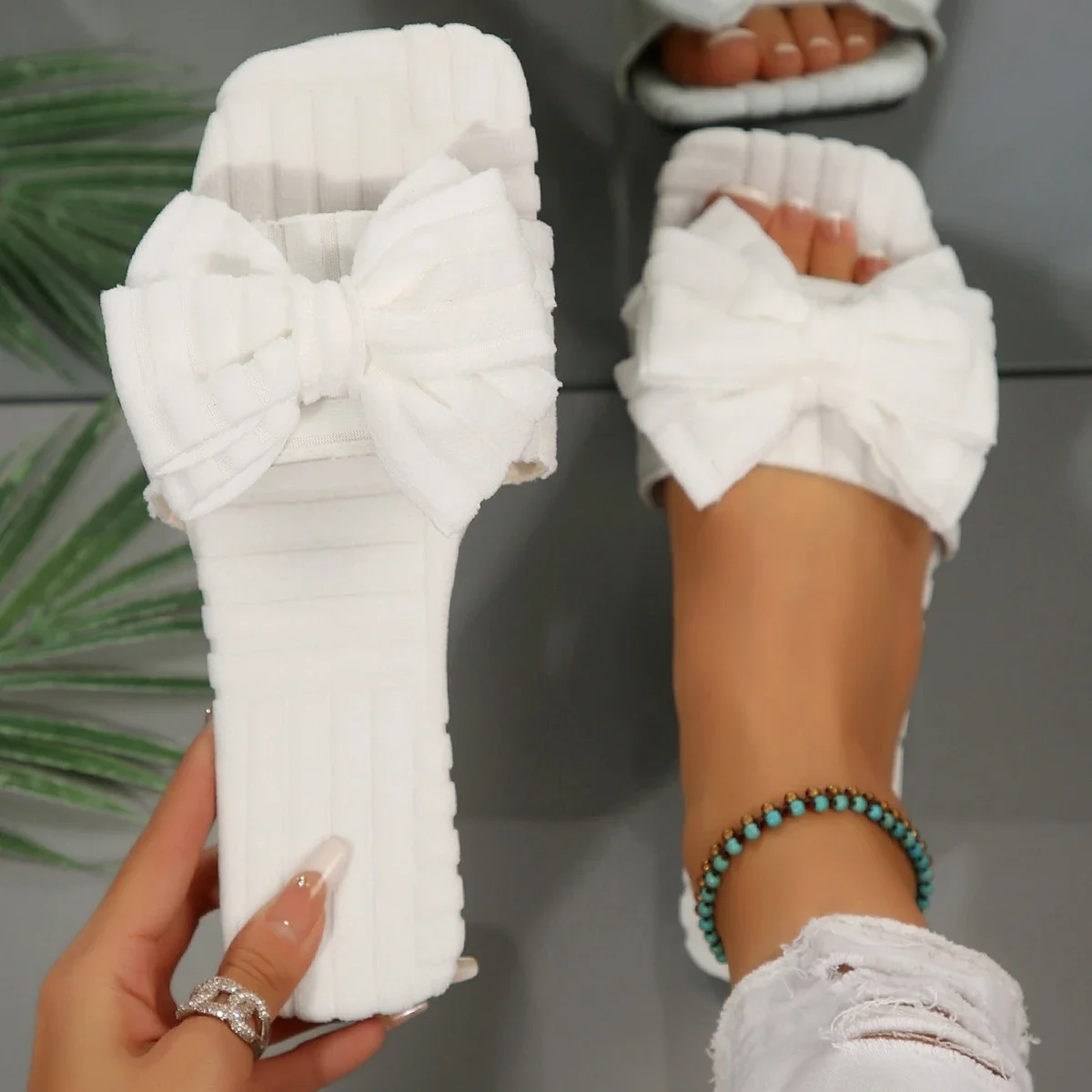 2025 Summer Women Slippers Bow Tie Outdoor Square Toe Classics Flat with Hot Sale Sandals Casual Plus Size Daily Slippers