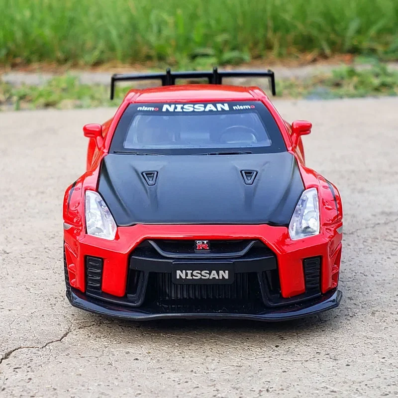 1:32 Nissan GTR R35 sports car High Simulation Diecast Car Metal Alloy Model Car Children\'s toys collection gifts A298