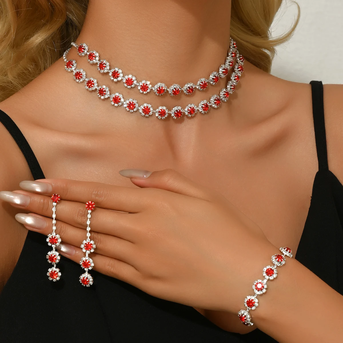 Hong Kong style temperament, layered necklace, earrings, bra