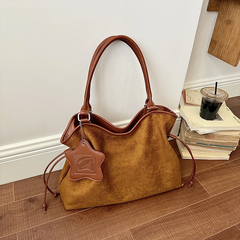 2026 New Women Retro Faux Suede Tote with Star Tag Decor Adjustable Shoulder Strap Large Capacity Casual Daily Shoulder Handbag