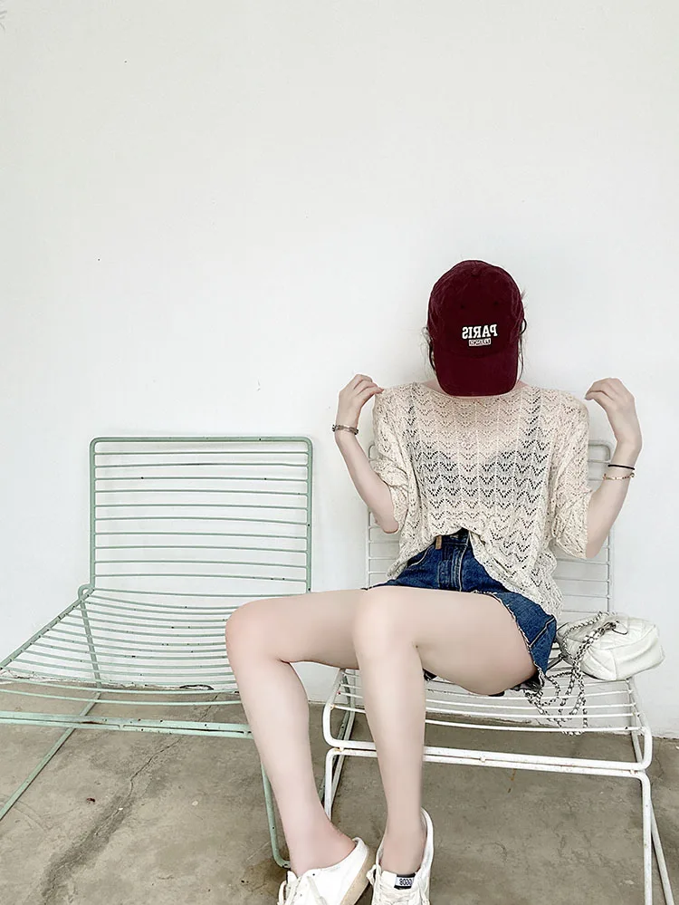 

Уличный вязаный топ с вырезом и микропрозрачным принтом на одно плечо, свободный крой, два цвета для позднего лета и осени