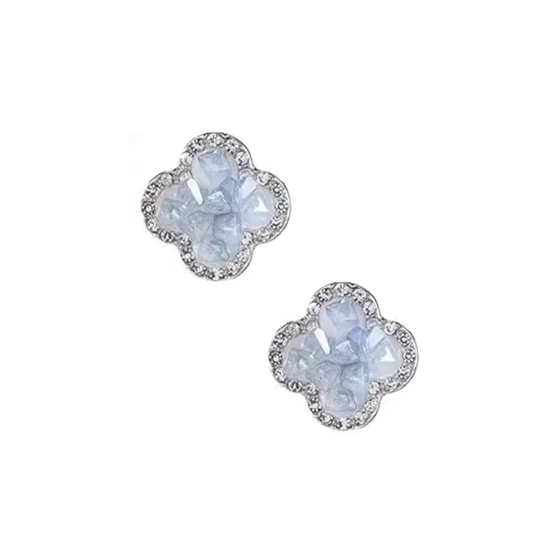 فراشة طويلة الشرابة أقراط المرأة الجديدة 2025 الفاخرة أربع أوراق البرسيم تصميم فريد الراقية أنيقة الأذن مجوهرات