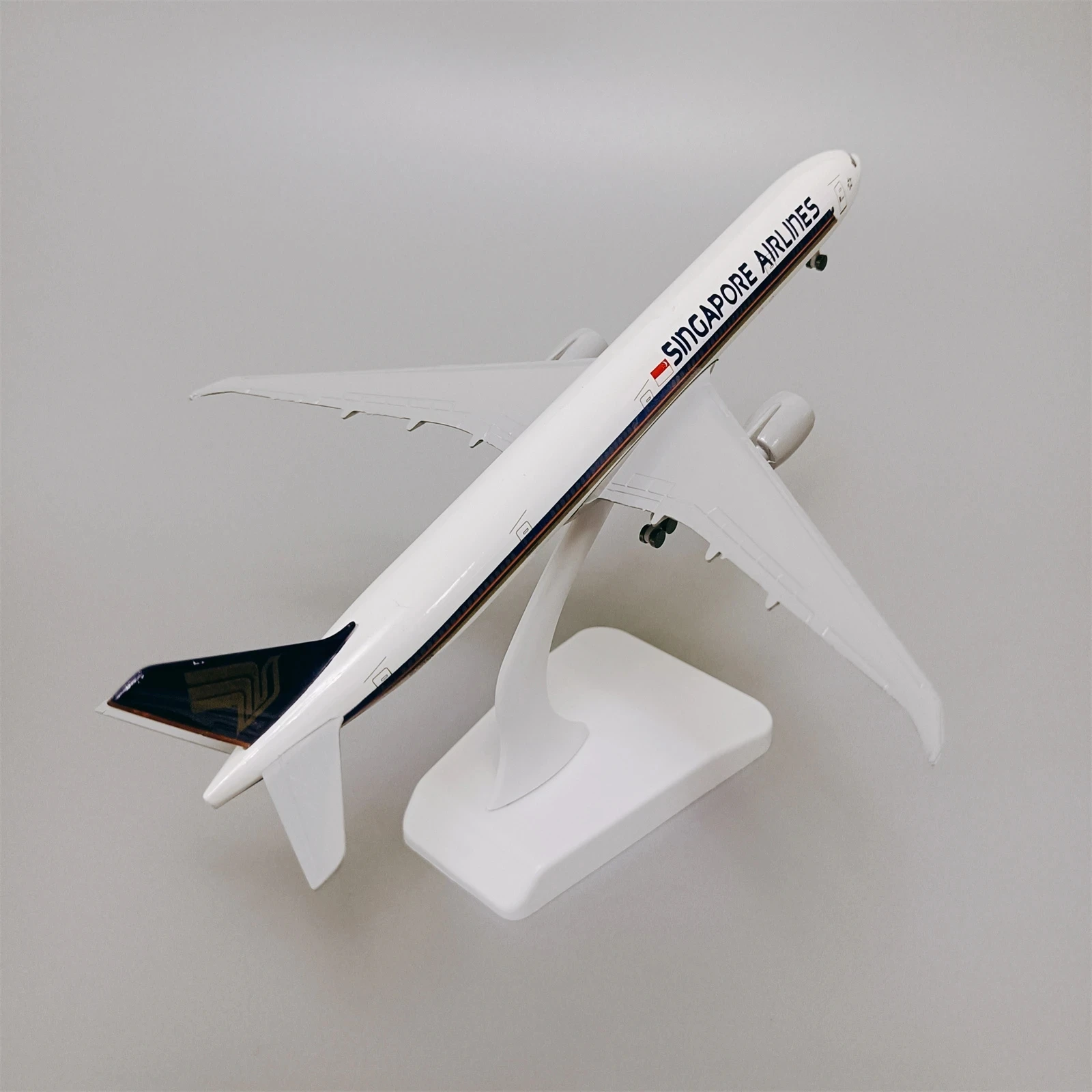 Metal Aircraft Airliner Model 20cm 1:400 Singapore Airlines A380 Metal Replica Alloy Material Aviation Simulation Toys Boy Gift