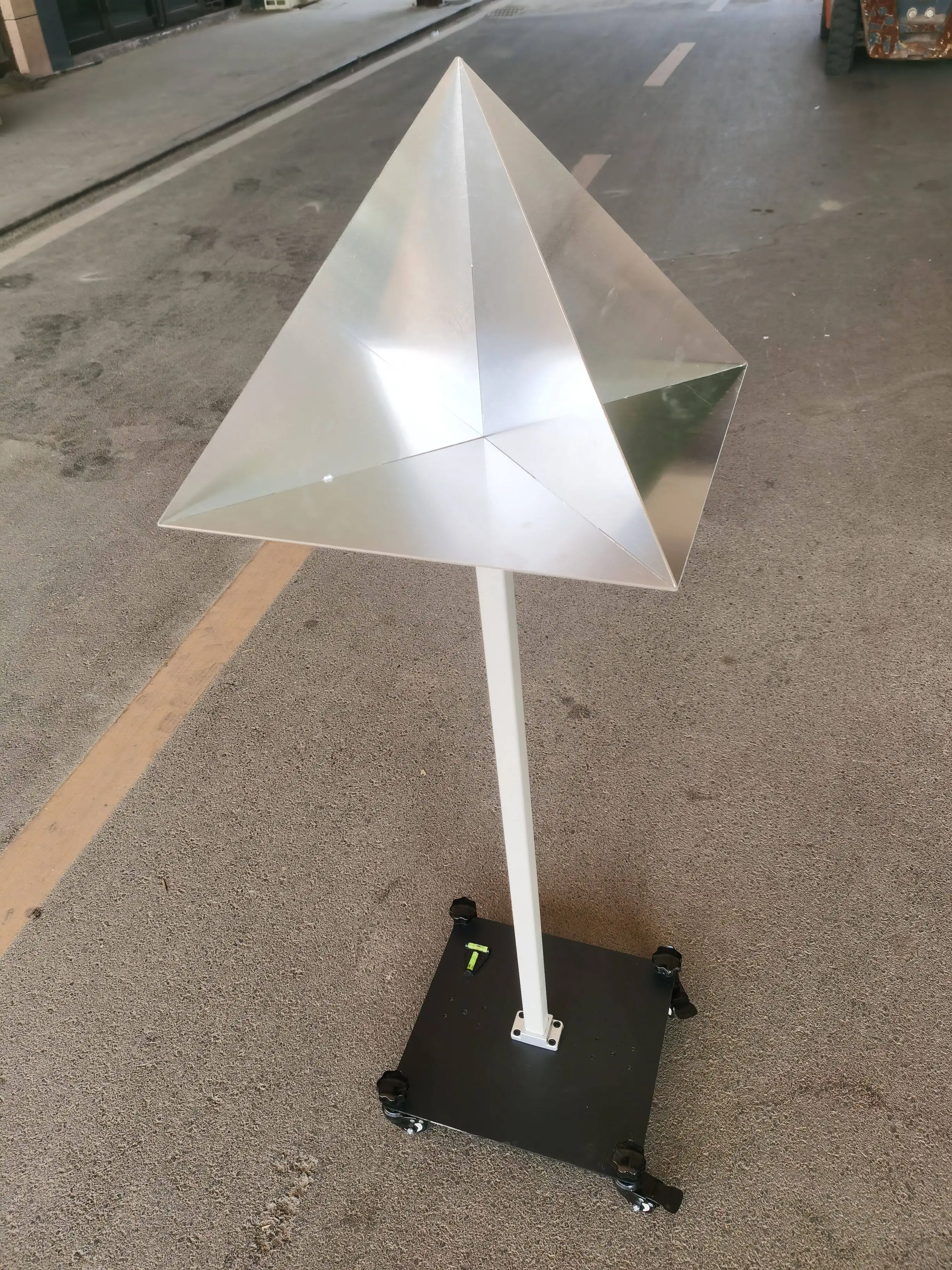 Pyramid Radar Corner Reflector Anti-jamming Bracket Movable