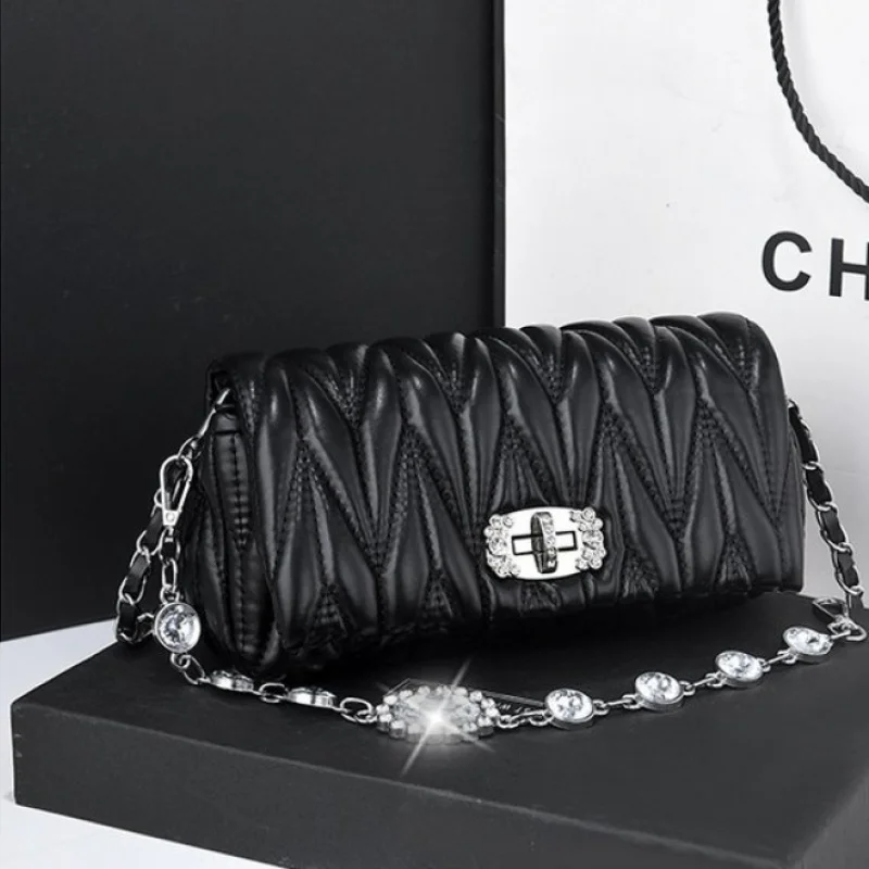 

Vintage Chic Leather Messenger Bag With Letter Logo And Large Capacity For Business And Leisure Activities