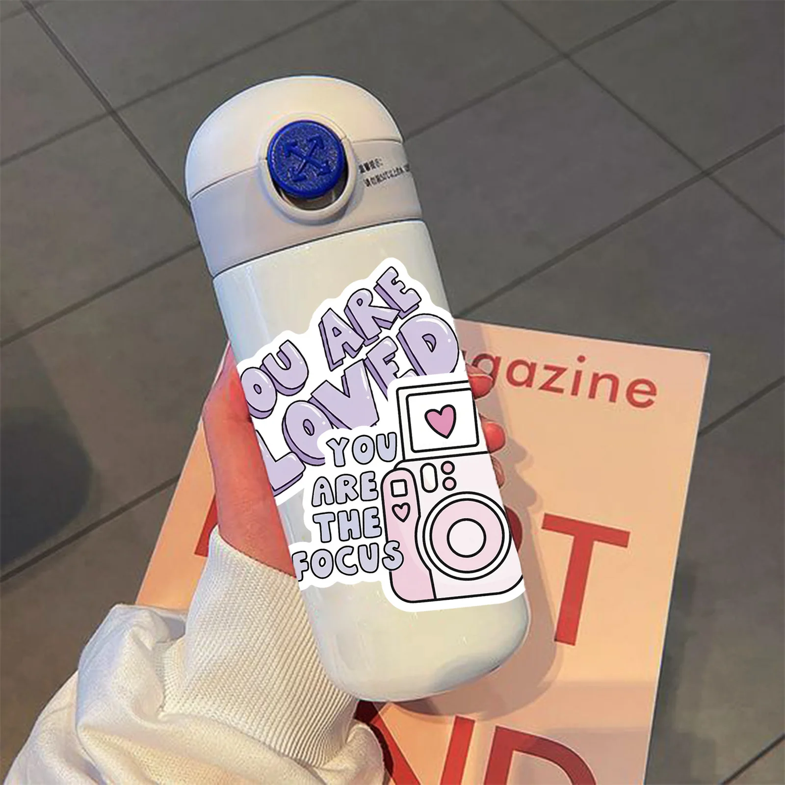 Autocollants imperméables avec texte inspirant violet, 50 pièces, Slogan anglais, Graffiti, décoration pour carnet de notes, valise, tasse d'eau, jouets de guitare