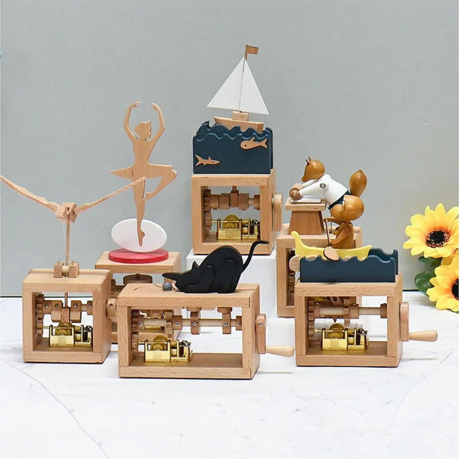 Hand Crank Music Box Hand Operated Collectable Unique Novelty Ornament for Kids Lover Friend Family Christmas Birthday Gifts